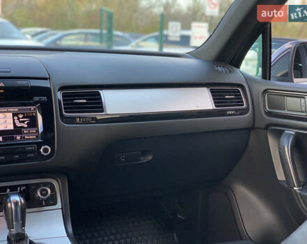 Серый Фольксваген Туарег, объемом двигателя 3 л и пробегом 260 тыс. км за 18899 $, фото 63 на Automoto.ua