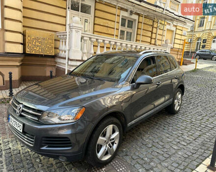 Серый Фольксваген Туарег, объемом двигателя 2.97 л и пробегом 300 тыс. км за 13400 $, фото 1 на Automoto.ua