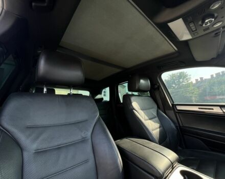 Серый Фольксваген Туарег, объемом двигателя 3 л и пробегом 253 тыс. км за 17000 $, фото 23 на Automoto.ua