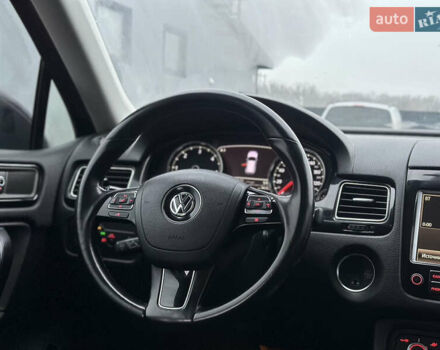 Сірий Фольксваген Туарег, об'ємом двигуна 3 л та пробігом 298 тис. км за 18500 $, фото 90 на Automoto.ua