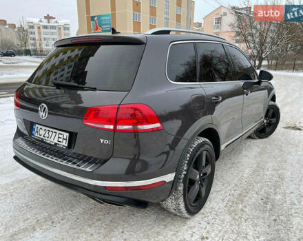 Сірий Фольксваген Туарег, об'ємом двигуна 3 л та пробігом 275 тис. км за 17400 $, фото 3 на Automoto.ua