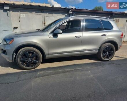 Сірий Фольксваген Туарег, об'ємом двигуна 3 л та пробігом 154 тис. км за 15800 $, фото 12 на Automoto.ua