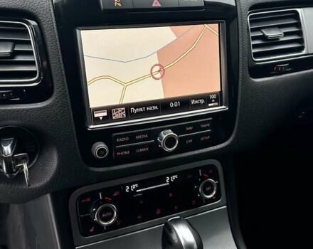 Серый Фольксваген Туарег, объемом двигателя 3 л и пробегом 190 тыс. км за 22700 $, фото 43 на Automoto.ua