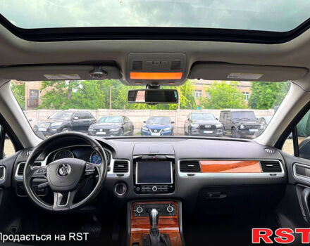 Серый Фольксваген Туарег, объемом двигателя 3 л и пробегом 308 тыс. км за 18500 $, фото 6 на Automoto.ua