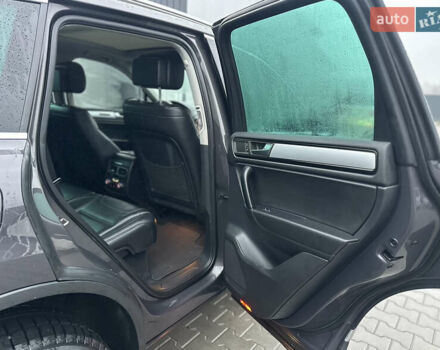 Сірий Фольксваген Туарег, об'ємом двигуна 3 л та пробігом 298 тис. км за 18500 $, фото 93 на Automoto.ua