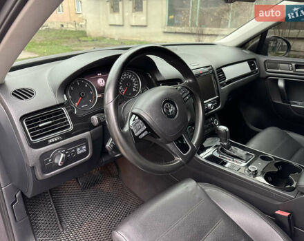 Серый Фольксваген Туарег, объемом двигателя 3 л и пробегом 260 тыс. км за 16700 $, фото 44 на Automoto.ua