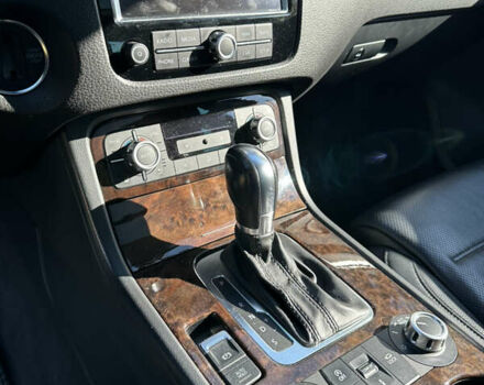 Серый Фольксваген Туарег, объемом двигателя 2.97 л и пробегом 296 тыс. км за 21000 $, фото 9 на Automoto.ua