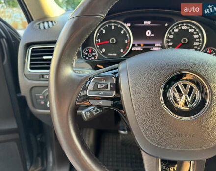 Сірий Фольксваген Туарег, об'ємом двигуна 2.97 л та пробігом 238 тис. км за 18300 $, фото 40 на Automoto.ua