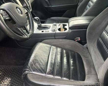 Серый Фольксваген Туарег, объемом двигателя 2.97 л и пробегом 228 тыс. км за 18700 $, фото 12 на Automoto.ua