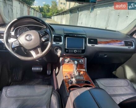 Сірий Фольксваген Туарег, об'ємом двигуна 3 л та пробігом 154 тис. км за 15800 $, фото 20 на Automoto.ua