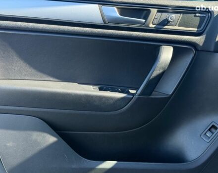 Серый Фольксваген Туарег, объемом двигателя 3 л и пробегом 294 тыс. км за 17890 $, фото 11 на Automoto.ua