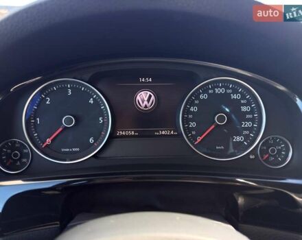 Серый Фольксваген Туарег, объемом двигателя 3 л и пробегом 294 тыс. км за 17890 $, фото 15 на Automoto.ua
