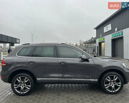 Сірий Фольксваген Туарег, об'ємом двигуна 3 л та пробігом 298 тис. км за 18500 $, фото 21 на Automoto.ua
