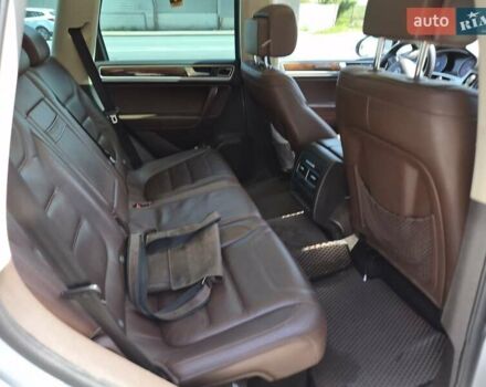 Серый Фольксваген Туарег, объемом двигателя 3 л и пробегом 215 тыс. км за 19300 $, фото 10 на Automoto.ua