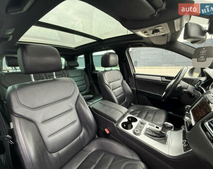 Сірий Фольксваген Туарег, об'ємом двигуна 3 л та пробігом 260 тис. км за 18700 $, фото 36 на Automoto.ua