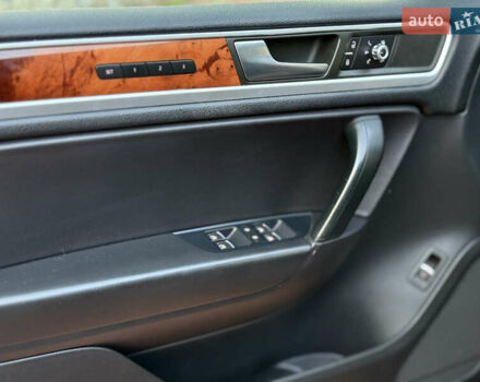 Сірий Фольксваген Туарег, об'ємом двигуна 2.97 л та пробігом 250 тис. км за 18500 $, фото 21 на Automoto.ua