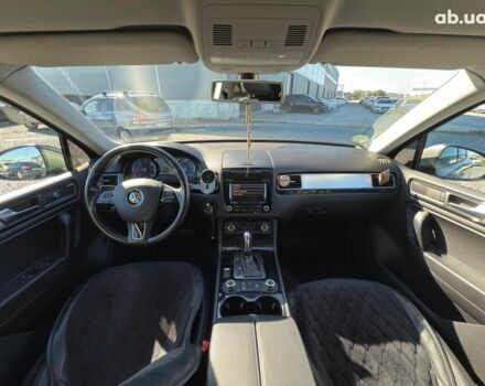 Серый Фольксваген Туарег, объемом двигателя 3 л и пробегом 294 тыс. км за 17890 $, фото 16 на Automoto.ua