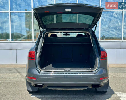 Серый Фольксваген Туарег, объемом двигателя 3 л и пробегом 226 тыс. км за 15490 $, фото 22 на Automoto.ua