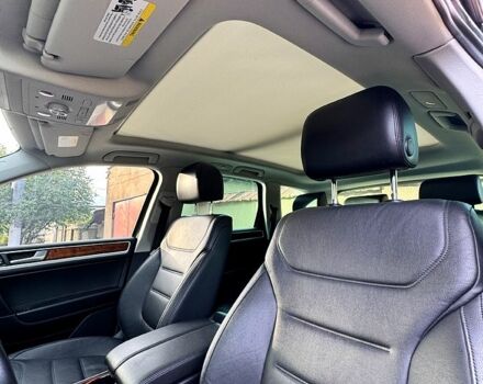 Серый Фольксваген Туарег, объемом двигателя 3 л и пробегом 130 тыс. км за 18000 $, фото 8 на Automoto.ua