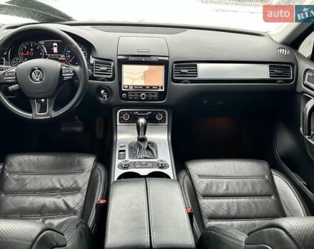 Серый Фольксваген Туарег, объемом двигателя 3 л и пробегом 190 тыс. км за 22700 $, фото 4 на Automoto.ua