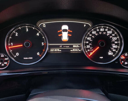 Серый Фольксваген Туарег, объемом двигателя 2.97 л и пробегом 257 тыс. км за 15500 $, фото 17 на Automoto.ua