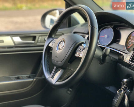 Серый Фольксваген Туарег, объемом двигателя 3 л и пробегом 260 тыс. км за 18899 $, фото 36 на Automoto.ua