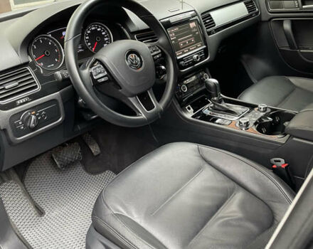 Сірий Фольксваген Туарег, об'ємом двигуна 3 л та пробігом 207 тис. км за 21500 $, фото 4 на Automoto.ua