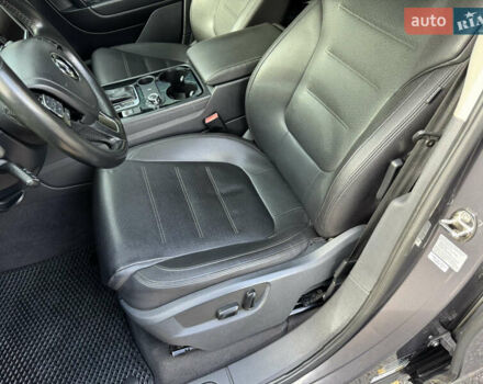 Сірий Фольксваген Туарег, об'ємом двигуна 3 л та пробігом 260 тис. км за 16700 $, фото 37 на Automoto.ua