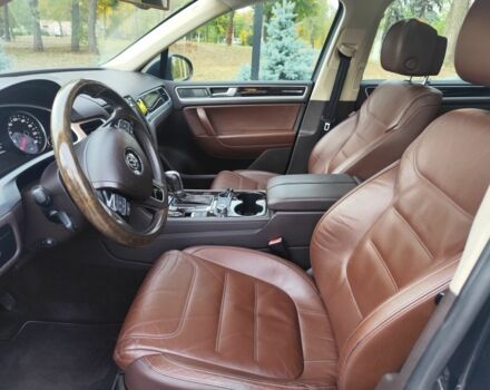 Серый Фольксваген Туарег, объемом двигателя 3.6 л и пробегом 192 тыс. км за 15200 $, фото 5 на Automoto.ua