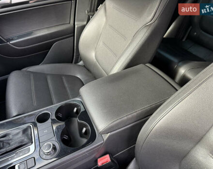 Сірий Фольксваген Туарег, об'ємом двигуна 3 л та пробігом 260 тис. км за 16700 $, фото 39 на Automoto.ua