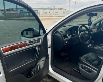 Серый Фольксваген Туарег, объемом двигателя 3 л и пробегом 290 тыс. км за 17999 $, фото 5 на Automoto.ua