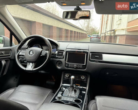 Серый Фольксваген Туарег, объемом двигателя 2.97 л и пробегом 285 тыс. км за 16990 $, фото 31 на Automoto.ua