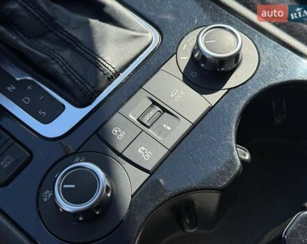 Серый Фольксваген Туарег, объемом двигателя 3 л и пробегом 294 тыс. км за 17890 $, фото 14 на Automoto.ua