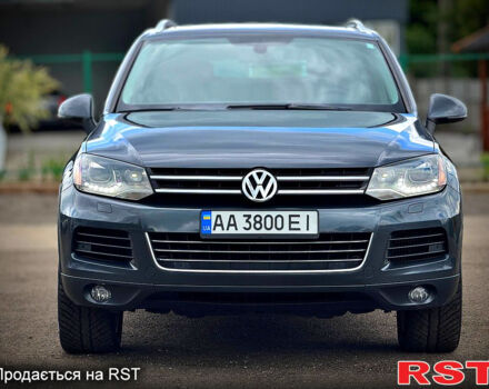 Серый Фольксваген Туарег, объемом двигателя 3 л и пробегом 308 тыс. км за 18500 $, фото 1 на Automoto.ua