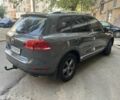 Сірий Фольксваген Туарег, об'ємом двигуна 3 л та пробігом 259 тис. км за 17500 $, фото 2 на Automoto.ua