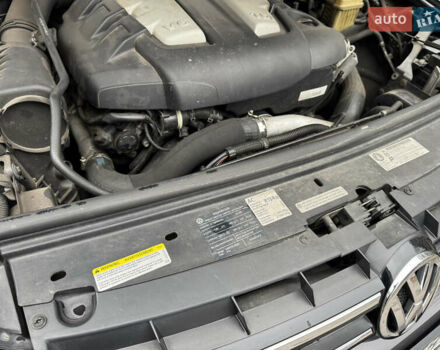 Серый Фольксваген Туарег, объемом двигателя 3 л и пробегом 260 тыс. км за 16700 $, фото 87 на Automoto.ua