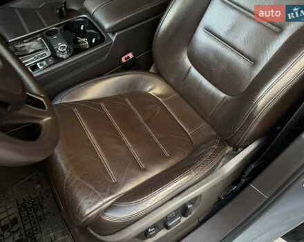 Сірий Фольксваген Туарег, об'ємом двигуна 2.97 л та пробігом 238 тис. км за 18300 $, фото 32 на Automoto.ua