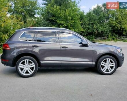 Серый Фольксваген Туарег, объемом двигателя 3 л и пробегом 278 тыс. км за 16999 $, фото 4 на Automoto.ua