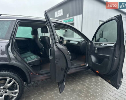 Сірий Фольксваген Туарег, об'ємом двигуна 3 л та пробігом 298 тис. км за 18500 $, фото 102 на Automoto.ua