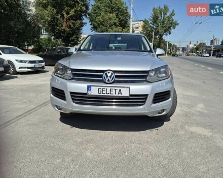 Серый Фольксваген Туарег, объемом двигателя 3 л и пробегом 215 тыс. км за 19300 $, фото 1 на Automoto.ua