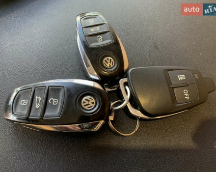 Серый Фольксваген Туарег, объемом двигателя 3 л и пробегом 260 тыс. км за 18899 $, фото 68 на Automoto.ua