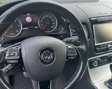 Серый Фольксваген Туарег, объемом двигателя 2.97 л и пробегом 228 тыс. км за 18700 $, фото 13 на Automoto.ua