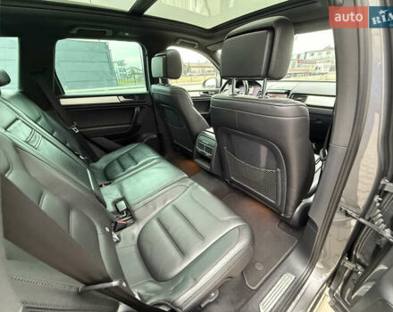 Сірий Фольксваген Туарег, об'ємом двигуна 3 л та пробігом 260 тис. км за 18700 $, фото 40 на Automoto.ua