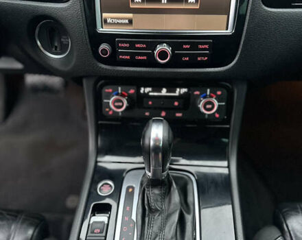 Сірий Фольксваген Туарег, об'ємом двигуна 3 л та пробігом 298 тис. км за 18500 $, фото 72 на Automoto.ua