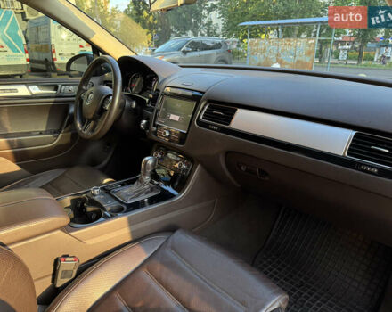 Сірий Фольксваген Туарег, об'ємом двигуна 2.97 л та пробігом 238 тис. км за 18300 $, фото 55 на Automoto.ua