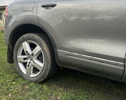 Серый Фольксваген Туарег, объемом двигателя 2.97 л и пробегом 228 тыс. км за 18700 $, фото 5 на Automoto.ua