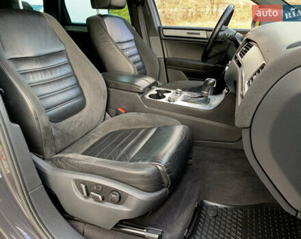 Серый Фольксваген Туарег, объемом двигателя 3 л и пробегом 260 тыс. км за 18899 $, фото 37 на Automoto.ua