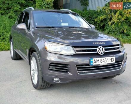 Серый Фольксваген Туарег, объемом двигателя 3 л и пробегом 278 тыс. км за 16999 $, фото 2 на Automoto.ua
