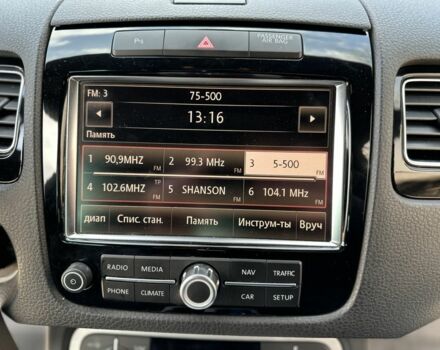 Серый Фольксваген Туарег, объемом двигателя 3 л и пробегом 225 тыс. км за 20000 $, фото 17 на Automoto.ua