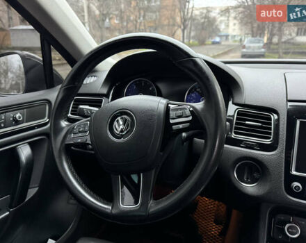 Серый Фольксваген Туарег, объемом двигателя 3 л и пробегом 260 тыс. км за 16700 $, фото 50 на Automoto.ua